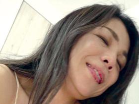 熟れた女の熟れた敏感デカ乳首　フル勃起したボテ乳首を吸う、噛む、舐める、弄びイカす　４　サンプル画像17